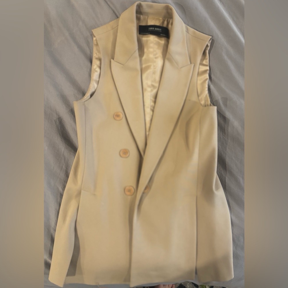 Zara tailored khaki beige vest, size M. Fits a 6